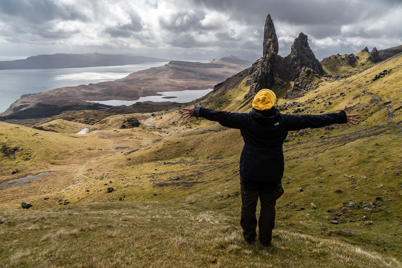 Top 9 Ways to Stay Healthy While Traveling